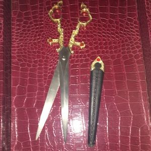 Ladies ‘scissors’ dagger